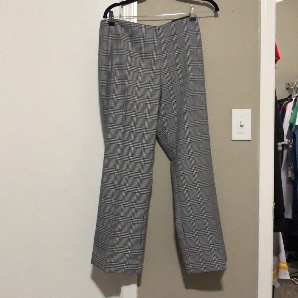 White and black cropped pants!